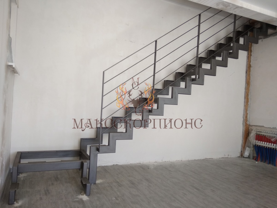 металлический каркас для лестницы из профильных труб 100*50 (80*40)