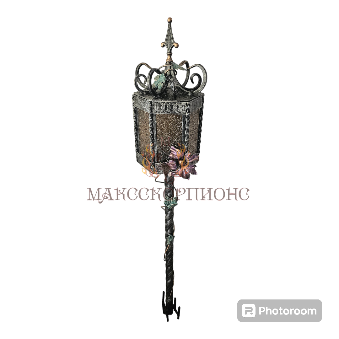 Кованая лампада на кладбище (стекло-медь)