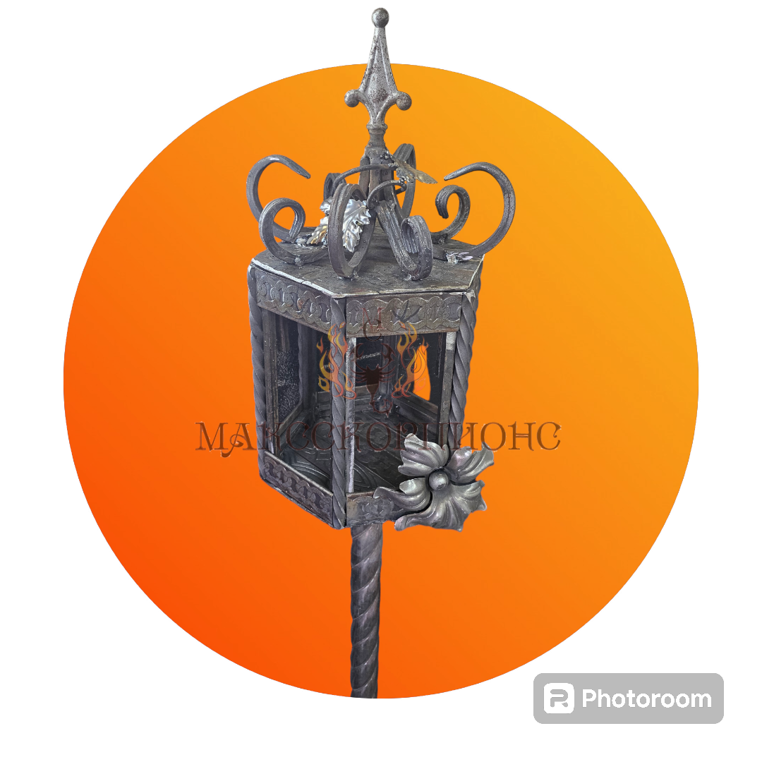 Кованая лампада на кладбище (стекло-медь)